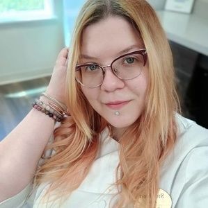 Meet your Posher, Ana